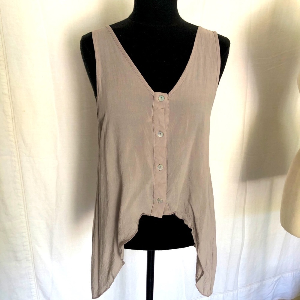 Phanuel Tank top in taupe MOP buttons size L